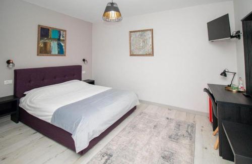 Center Apartment | ARINI WHITE HOUSE