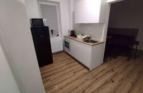 Zeitz Apartment | AriProp Parkside Modern Apartment with 3 rooms