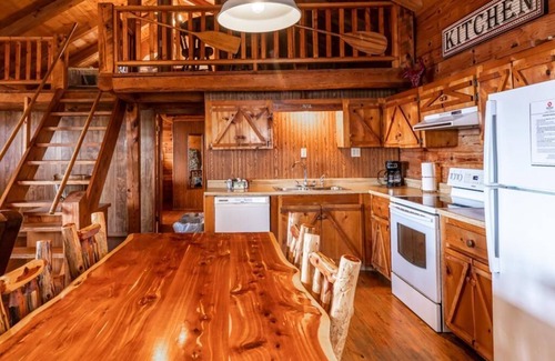 Ponca Condo | Arkansas Cabin w/Hot Tub