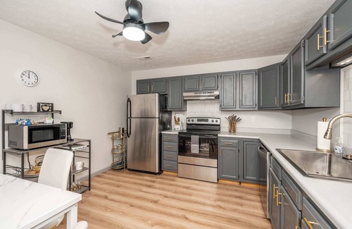 Williamstown Condo | Arkstone Retreat 1 Chic Downtown Escape!