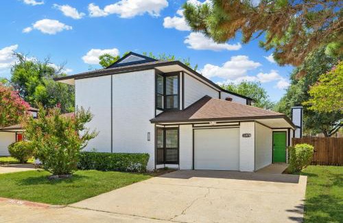 West Arlington House | Arlington Entertainment District Home Green & White Door