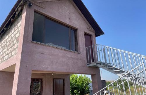 Yerevan Apartment | ARM Garden EVN Zvartnots