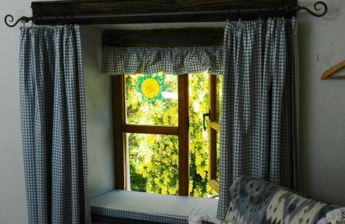 Seaton Bed & Breakfast | Armidale Cottages B&B