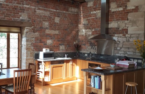 Bagdad House | Armytage House Accommodation