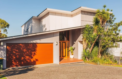 Aroona House | Aroona Family Retreat with Coastal Views