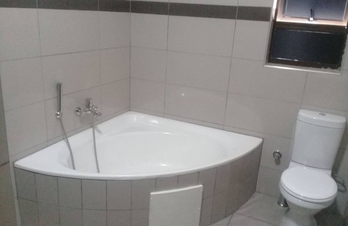 Greater Johannesburg Metropolitan Area Cabin | Arrive as Guests, Leave as friends.
