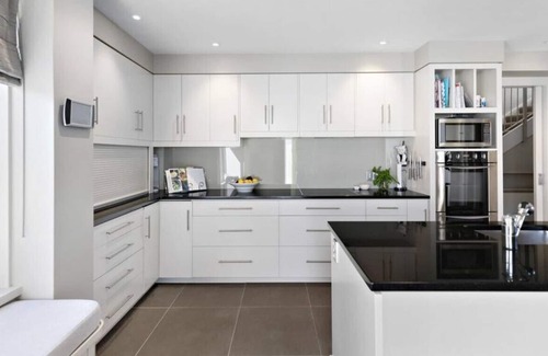 Arrowtown Villa | Arrowtown Hills · Arrowtown holiday home- Views, hot tub, sun