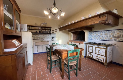Pistoia House | Art Apartment Agriturismo Il Vecchio Merlo The heart of the Tuscan countryside.