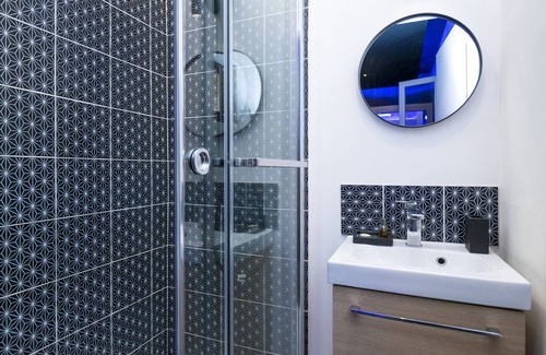 Hincmar Apartment | Art Deco Champagne & Spa