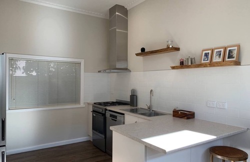 Warragul Cottage | Art Deco Cottage.