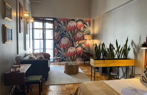 Cape Town City Centre Apartment | Art Deco gem with view of Table Mountain