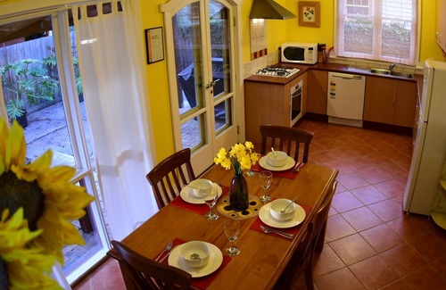 Gardenvale Cottage | Art Deco Inspired Country Style 2bdrm House, Single Level, Free Parking & Wifi