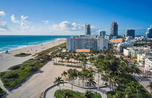 South Pointe Apartment | Art Deco Suite Steps from Beach in South of Fifth