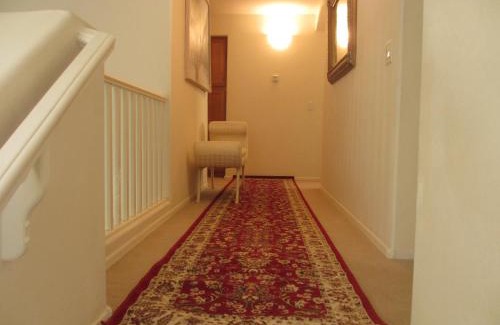 Gilbert House | Art Gallery Vacation House