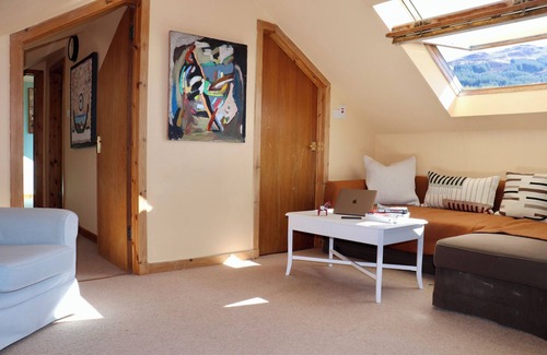 Lochearnhead Bed & Breakfast | Art Home in the Mountains