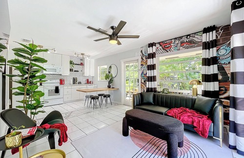 Central Oakland Park Villa | Art Loft: Wilton Manors Retreat