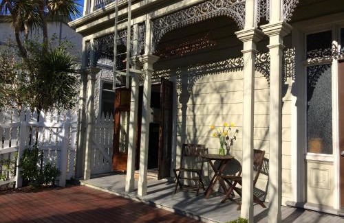 Port Chalmers Bed & Breakfast | Artica Art & Accommodation