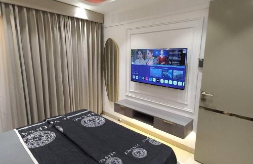 Sainik Farm Apartment | Artisan Abode 407