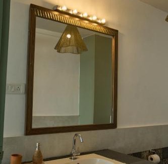Morjim Bed & Breakfast | Artist Beach House