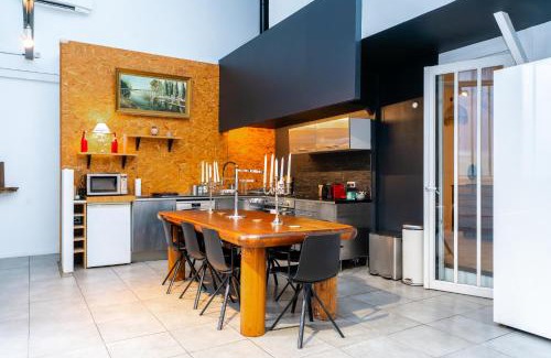 Montreuil Villa | Artist Loft Experience - 4 BR & Air Conditioning