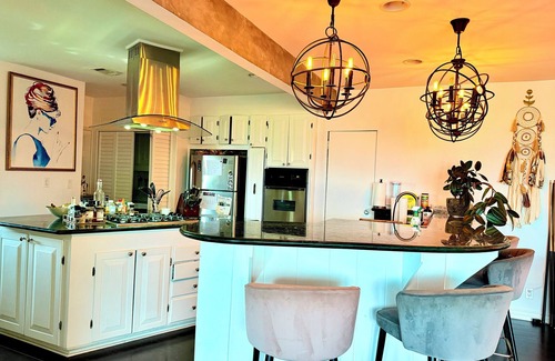 Sherman Oaks House | Artist Retreat: LA Bungalow w/Hot Tub, Pool Table & Piano - Close but Peaceful