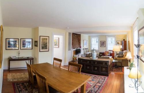 Salem Apartment | Artistic Historical home, walkDT
