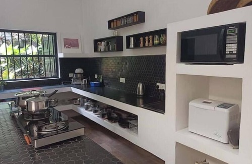 Bope-Poddala Villa | Artists Garden Haven 7 Bedroom with 9KS Beds Close to Beaches near Galle