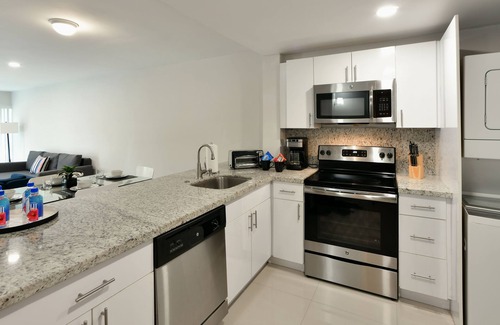 Downtown Fort Lauderdale Apartment | Artrageous on the river By RocketStay