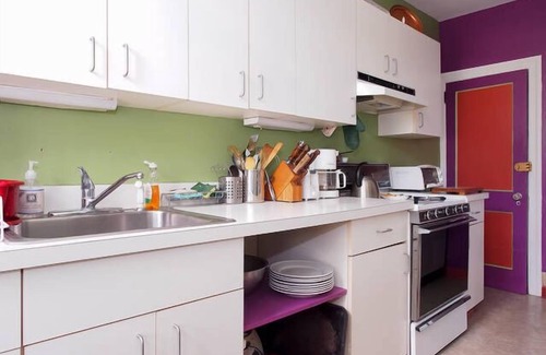 Downtown Baltimore House | Artsy Homey Rowhouse, 3bdrm & office, quiet urban area, free parking, fast WiFi