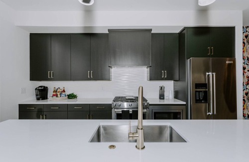 Nashville House | Artsy Luxe Nashville Stay | Perfect for Groups