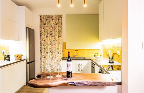 Glyfada Apartment | Artsy Spacious Cozy 2 BDR - 2 BAR Apartment in the quiet Glyfada Center