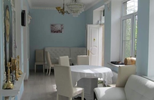 Gyumri Bed & Breakfast | Artush & Raisa B&B