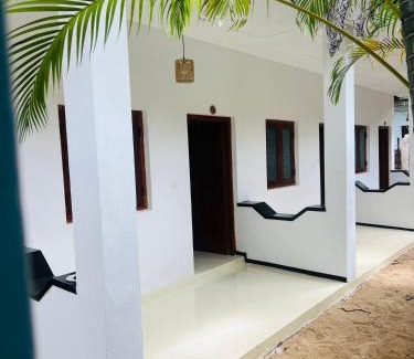 Pottuvil Division 2 Hotel | Arugambay Bloom Bay