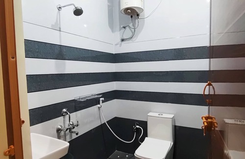 Namakkal Hotel | ARUVI RESORT