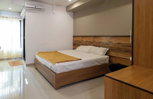 Maradu Hotel | Aryaas Residency Nettoor
