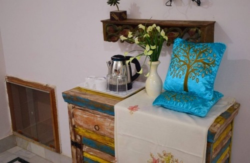 Amar Sagar Pol House | As my native place is Jaisalmer so I want to promote my jaisalmer's culture and traditions and destinations so I started this home stay. I also live in my home stay with my family so that not only I but my whole family can host you better. You can feel.