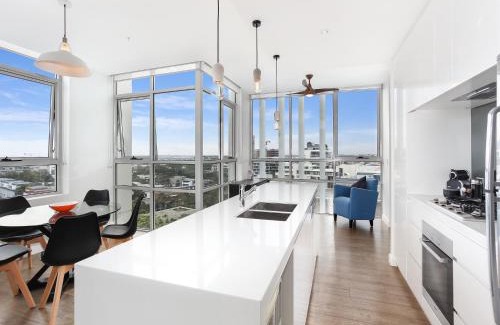 Zetland Apartment | As the Sun Sets - Modern and Spacious 2BR Zetland Apartment Facing the Setting Sun