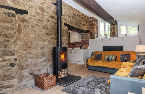 Chagford Cottage | ASH COTTAGE, family friendly, character holiday cottage in Chagford