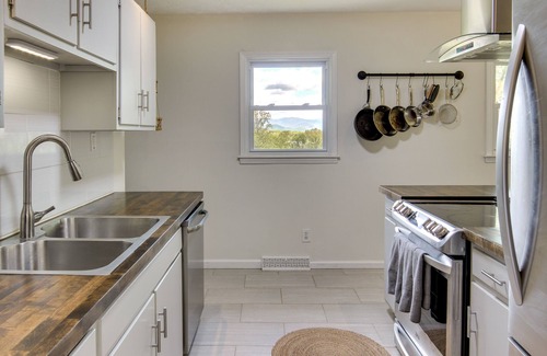 Skyland House | Asheville Home w/Views Near Blue Ridge Parkway!