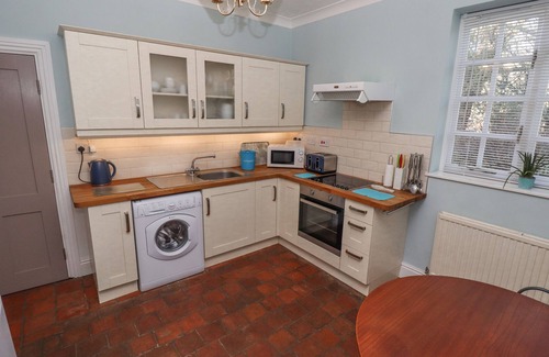 Holton Le Clay Cottage | ASHFIELD STUDIO, pet friendly, with a garden in Market Rasen