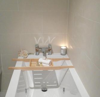 Fylingthorpe Apartment | Ashford house 'The Snug' private hot tub