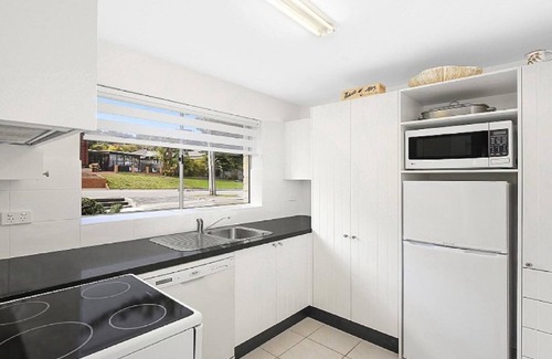 Terrigal Apartment | ASHWOOD | 100 meters to beach, shops, cafes | Accom Holidays