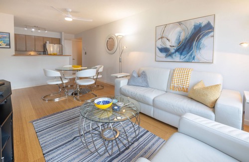 Inner Harbour Condo | Astoria Appeal- Ultimate Urban Experience by Victoria Prime!