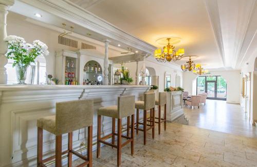 Swarzedz Bed & Breakfast | Astoria Bed & Breakfast