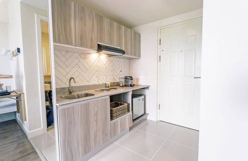 Mabolo Condo | Astounding Modern Cebu Home Office Balcony Central