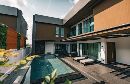 Nong Prue Villa | Astro Luxury: Ultra Luxury 4 Beds Pool Villa