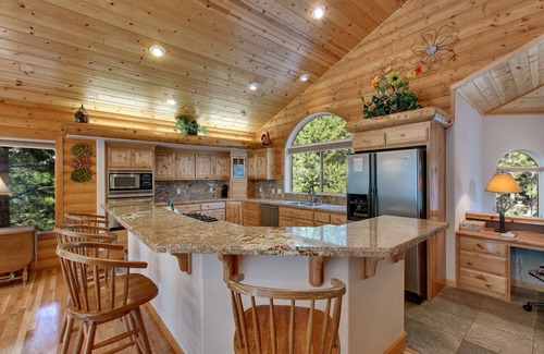 Christmas Valley Cabin | At Home in the Mountains , 7 bdrms 5 baths, Hot tub, Sauna, Steam rm & more