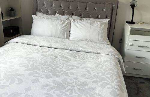 Waterlooville Apartment | At the Top Apartment