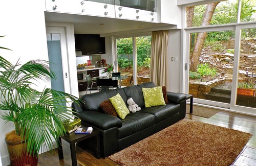 Katoomba Cottage | ATELIER Spa Fireplace Queen Bed Wifi Netflix Off Street Parking in Quiet Area