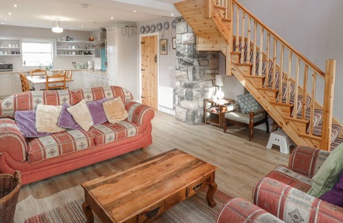 Fenagh Cottage | ATHEIRI COTTAGE, family friendly in Ballinamore, County Leitrim